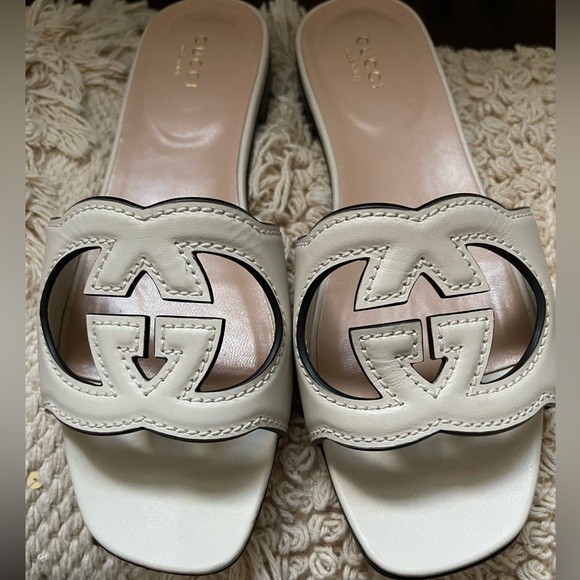 Authentic Gucci Womens Slide Sandalss with interlocking G White Leather. - Picture 2 of 7